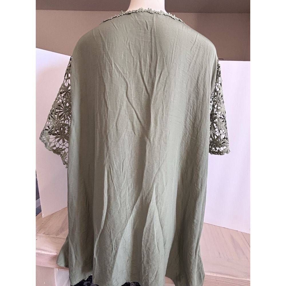 Bloomchic V-Neck Floral Crochet Blouse Top Short Sleeve Olive Green Plus Size 26 - Picture 3 of 8